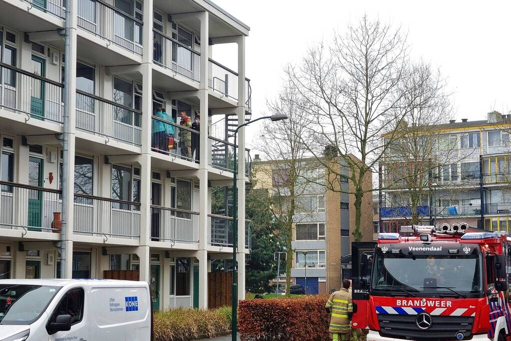 Brand in keuken van flatwoning