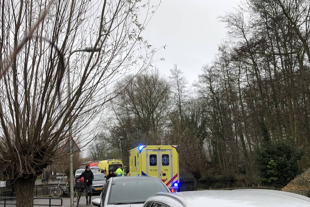 Persoon te water geraakt in sloot