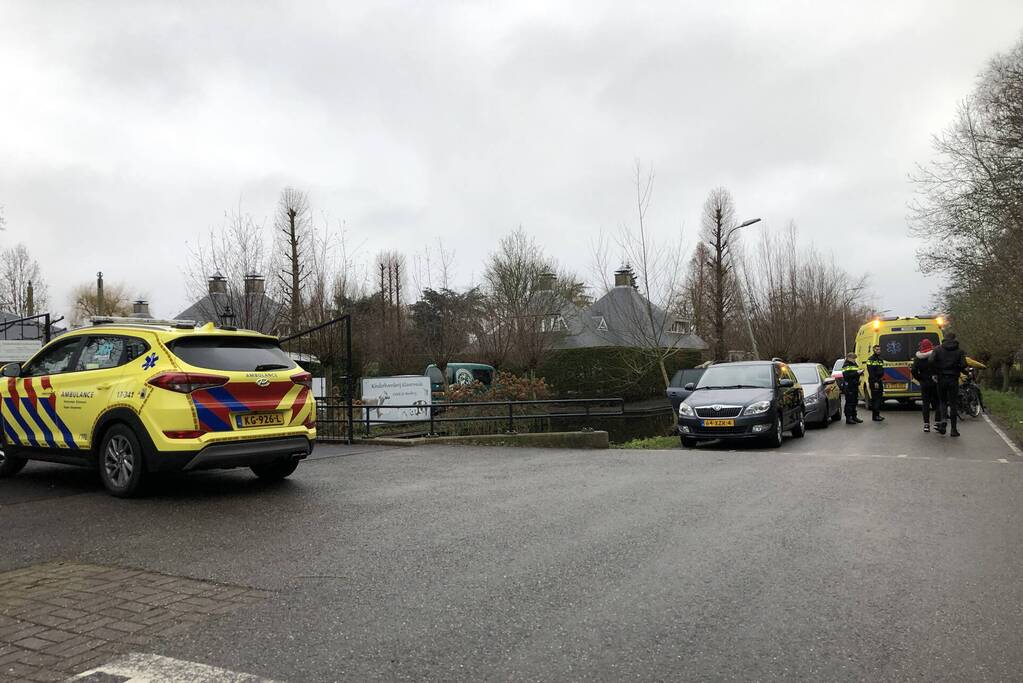 Persoon te water geraakt in sloot