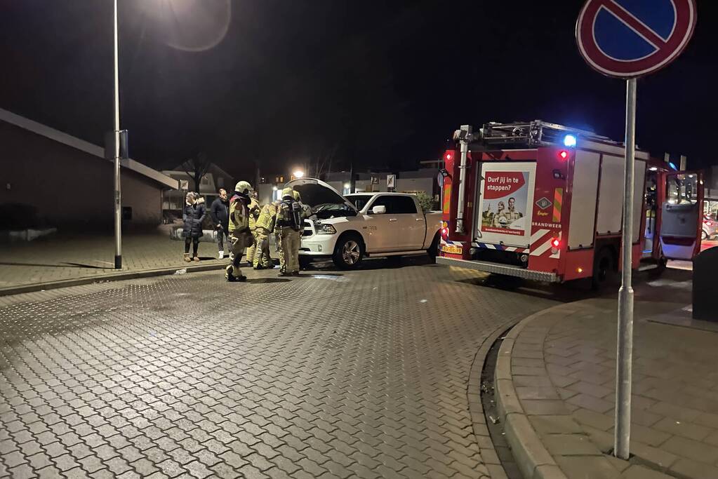 Onderzoek naar brand in motorcompartiment