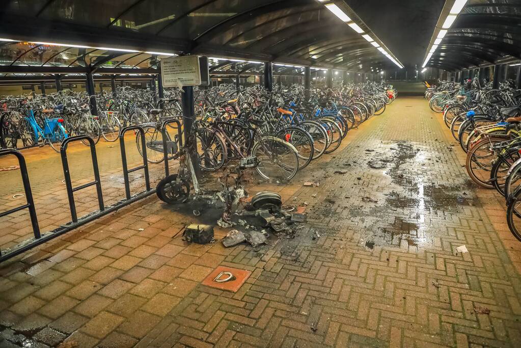 Deelscooter van Go-Sharing opnieuw uitgebrand