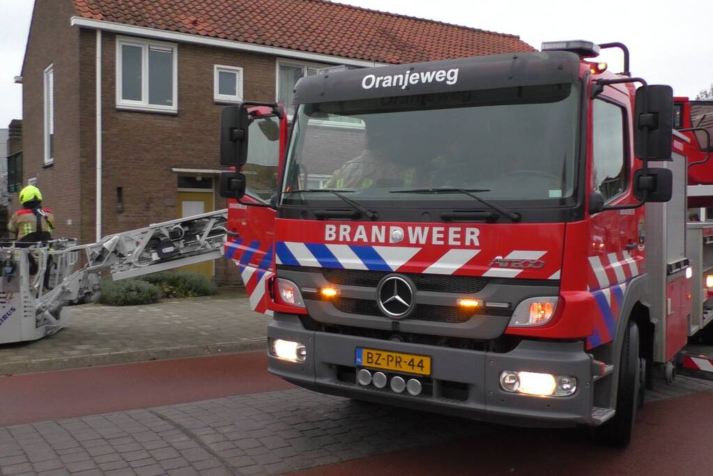 Brandweer controleert schoorsteen