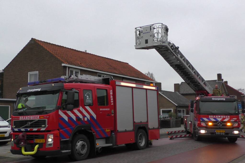 Brandweer controleert schoorsteen