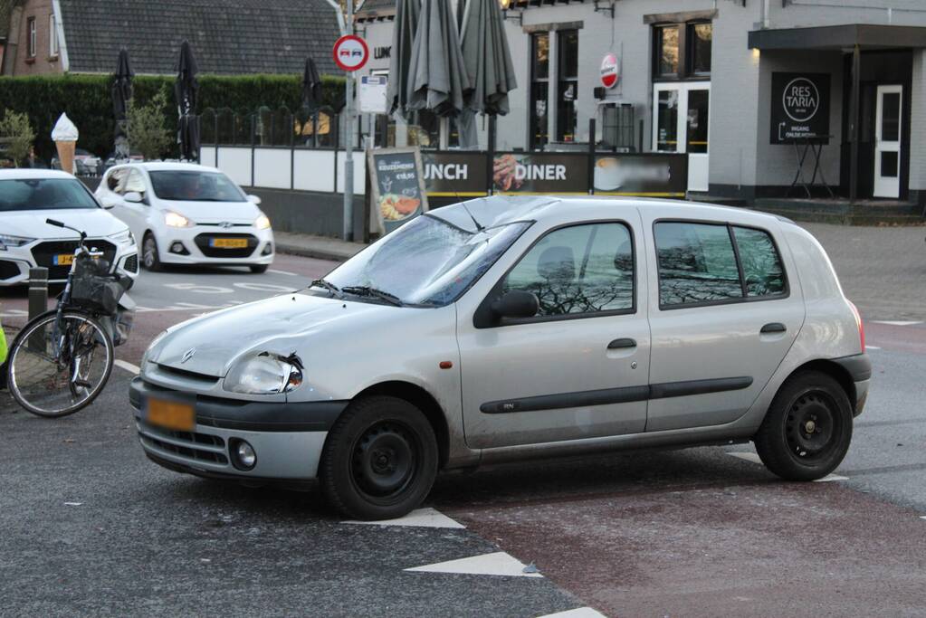 Fietser gewond door ongeval op kruising met personenauto