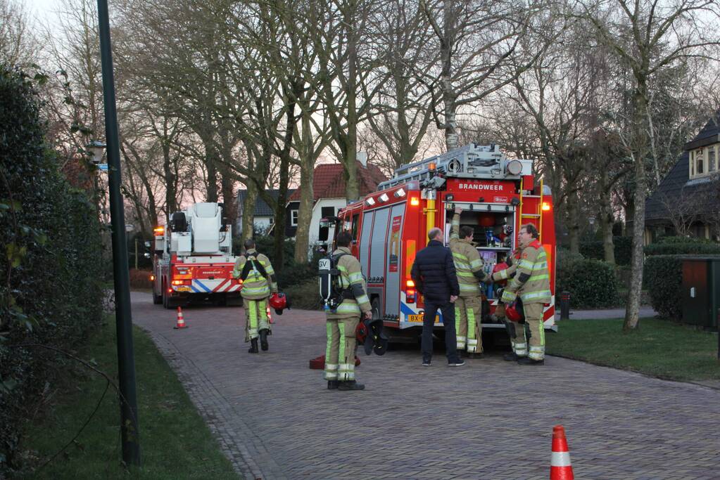 Brandweer controleert schoorsteen op brand