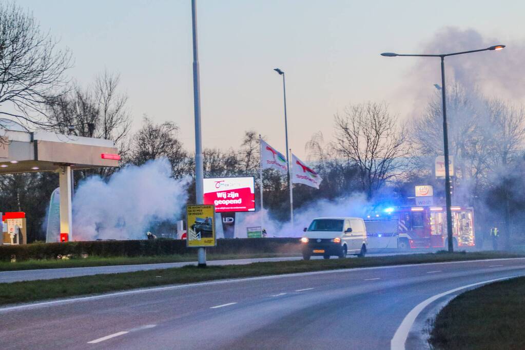 Voertuig vat vlam bij tankstation Total in Amersfoort