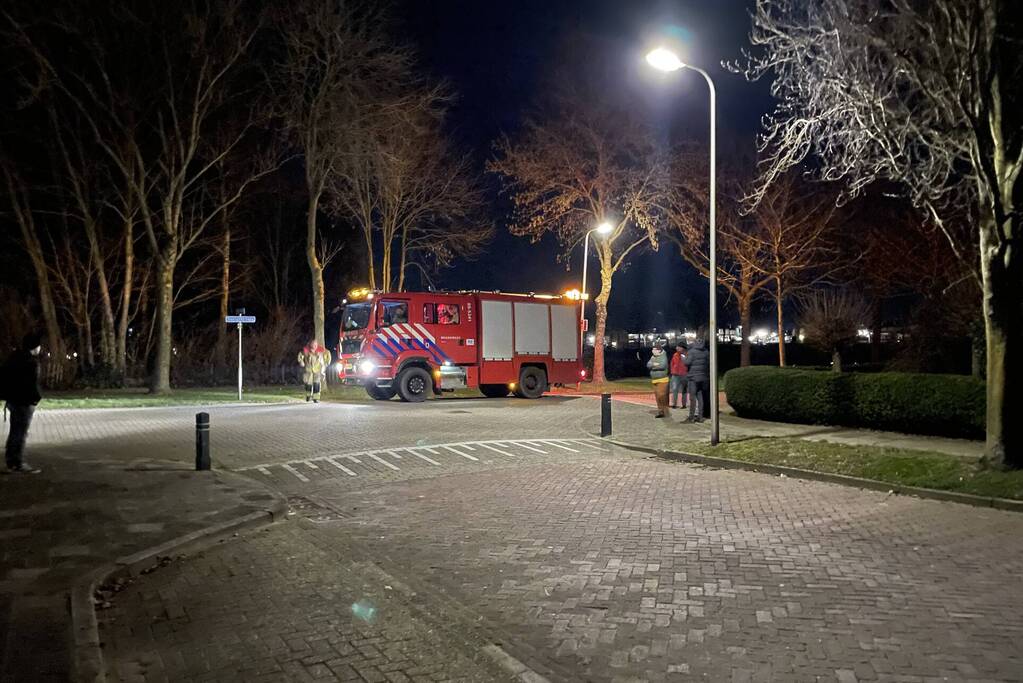 Brandweer verricht metingen door gaslucht