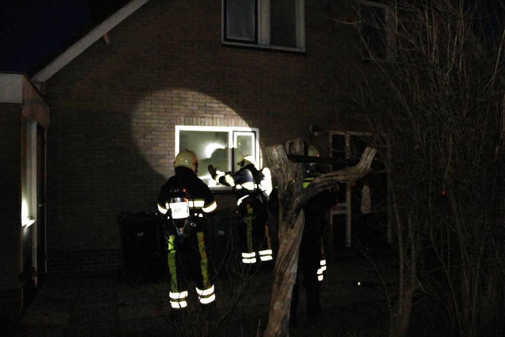 Woning vol rook na vergeten pan op vuur