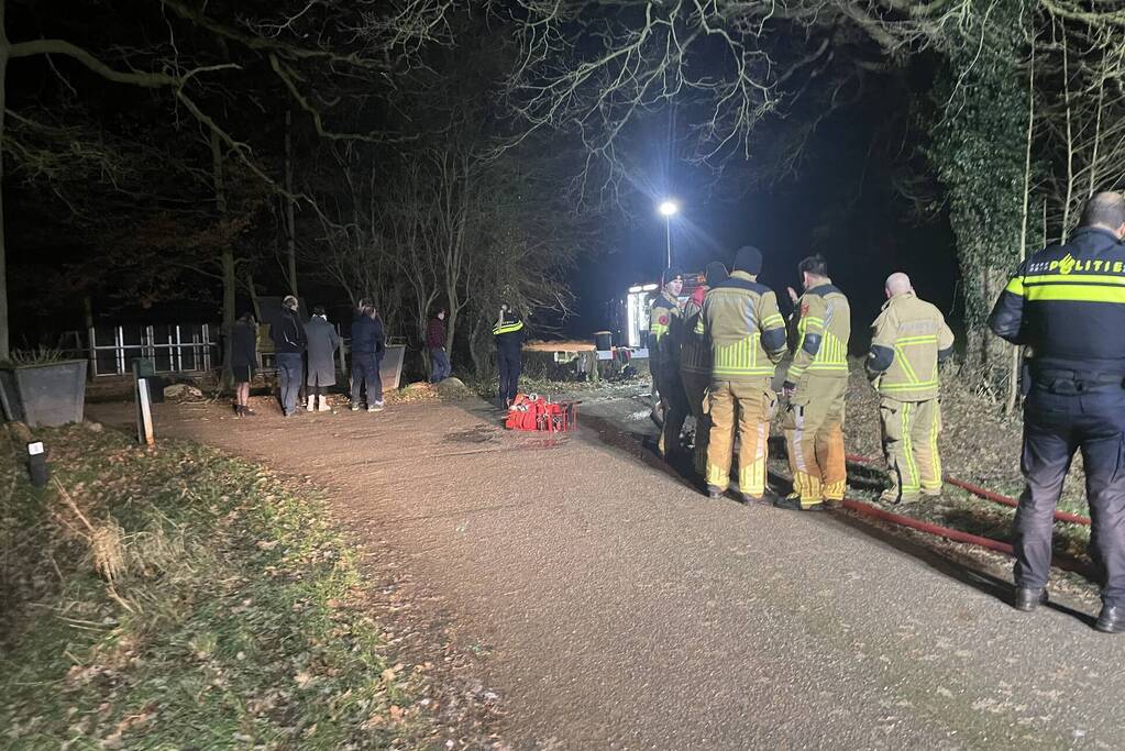 Brandweer bevrijdt hond uit buis