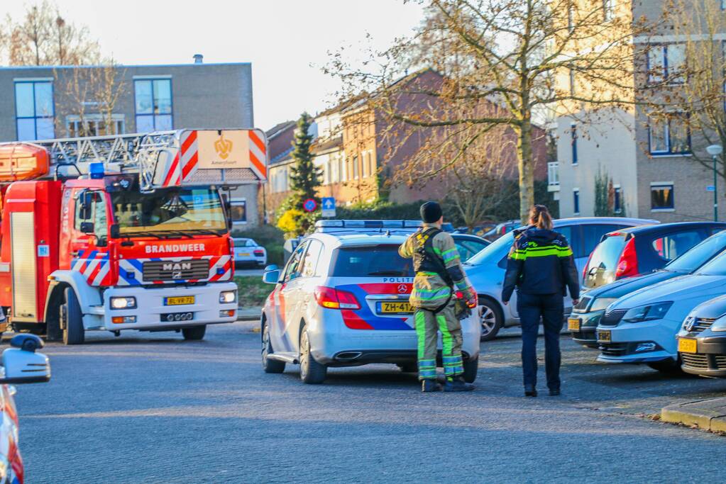 Politie doet onderzoek in appartement