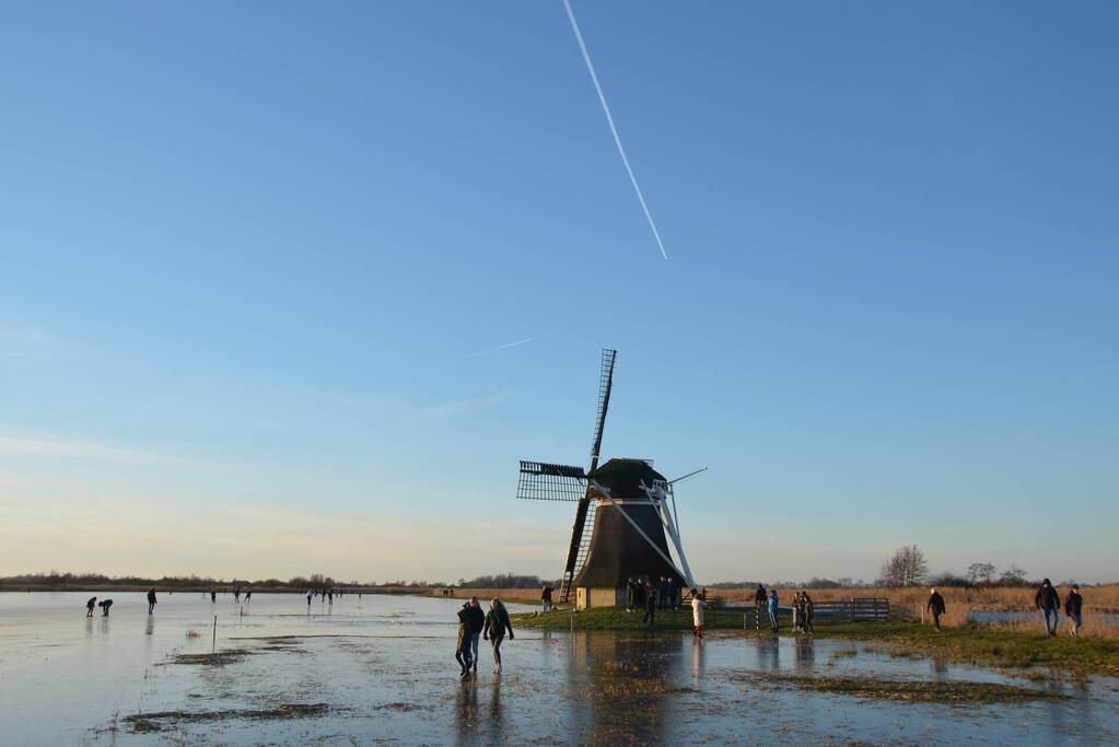 Schaatsliefhebben maken zich op voor natuurijs