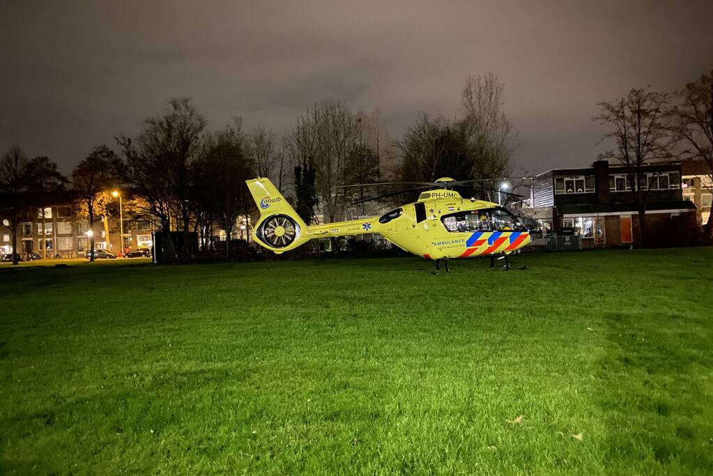 Traumateam assisteert bij incident in stationshal