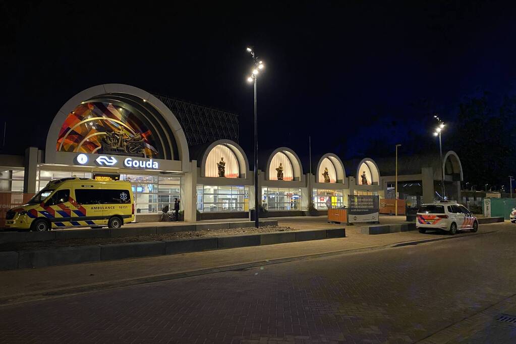 Traumateam assisteert bij incident in stationshal