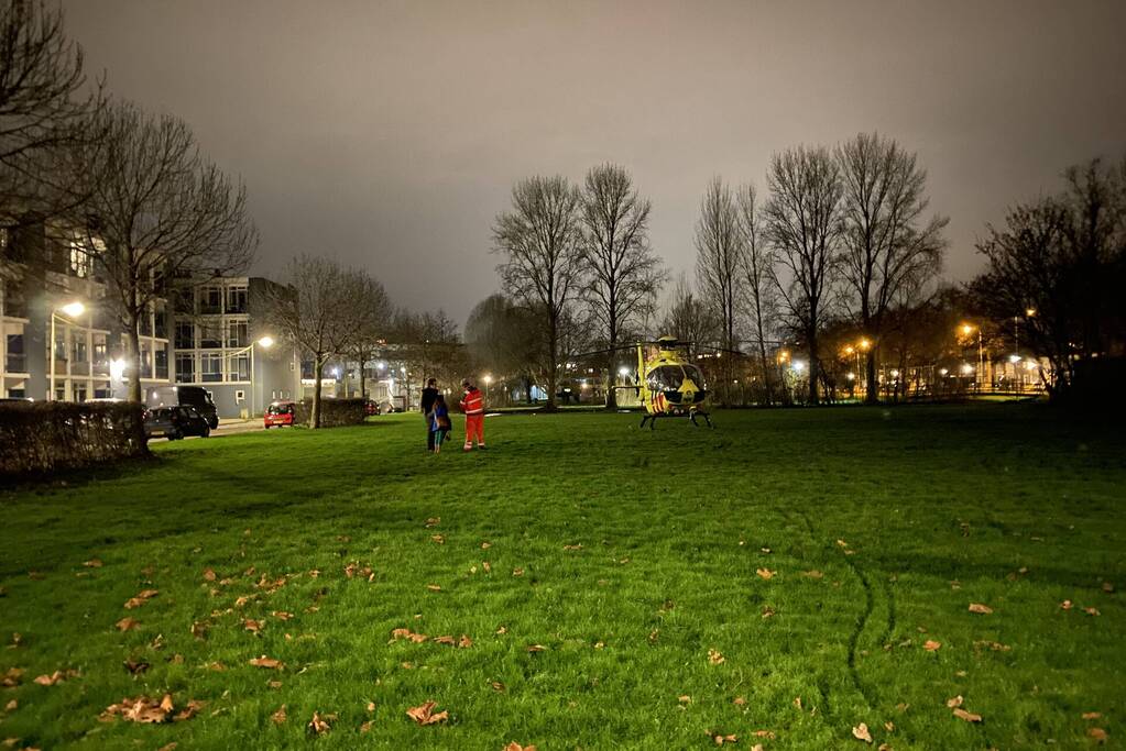 Traumateam assisteert bij incident in stationshal