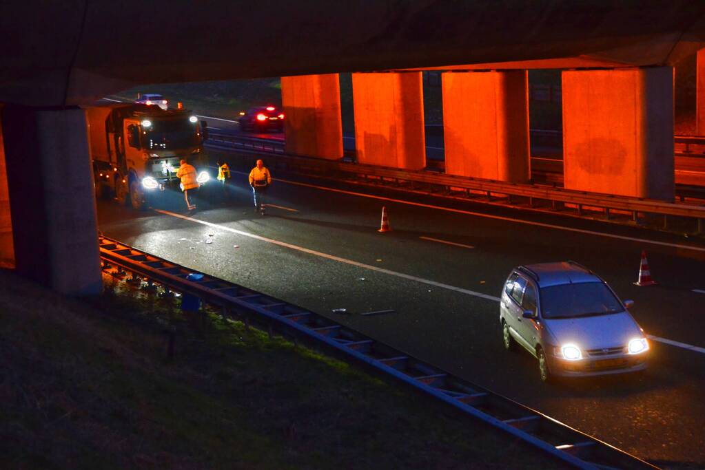 Meerder voertuigen betrokken bij botsing onder Aquaduct