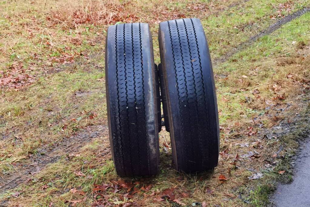 Flinke schade nadat lijnbus wiel verliest