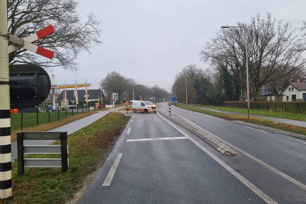 Weggebruikers duwen spoorboom omhoog bij storing