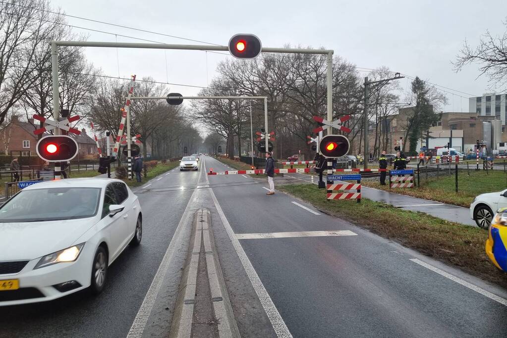 Weggebruikers duwen spoorboom omhoog bij storing
