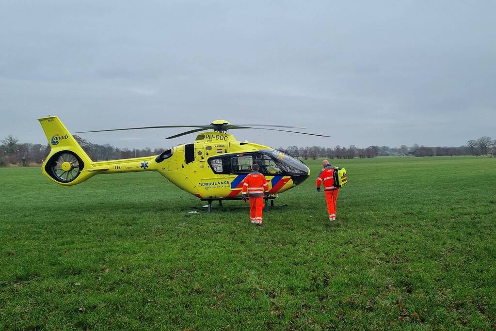 Traumateam landt voor patiënt in ambulance
