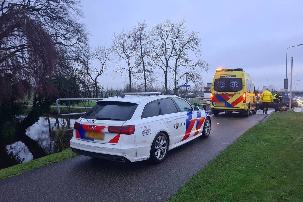 Brommerrijder aangereden door bestelbus