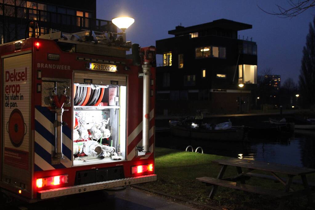 Veel rookontwikkeling bij brand op boot