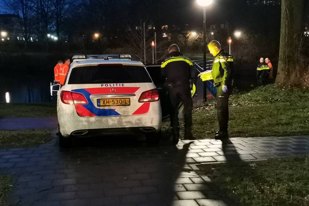 Magneetvisser haalt kluis boven water, politie neemt het in beslag