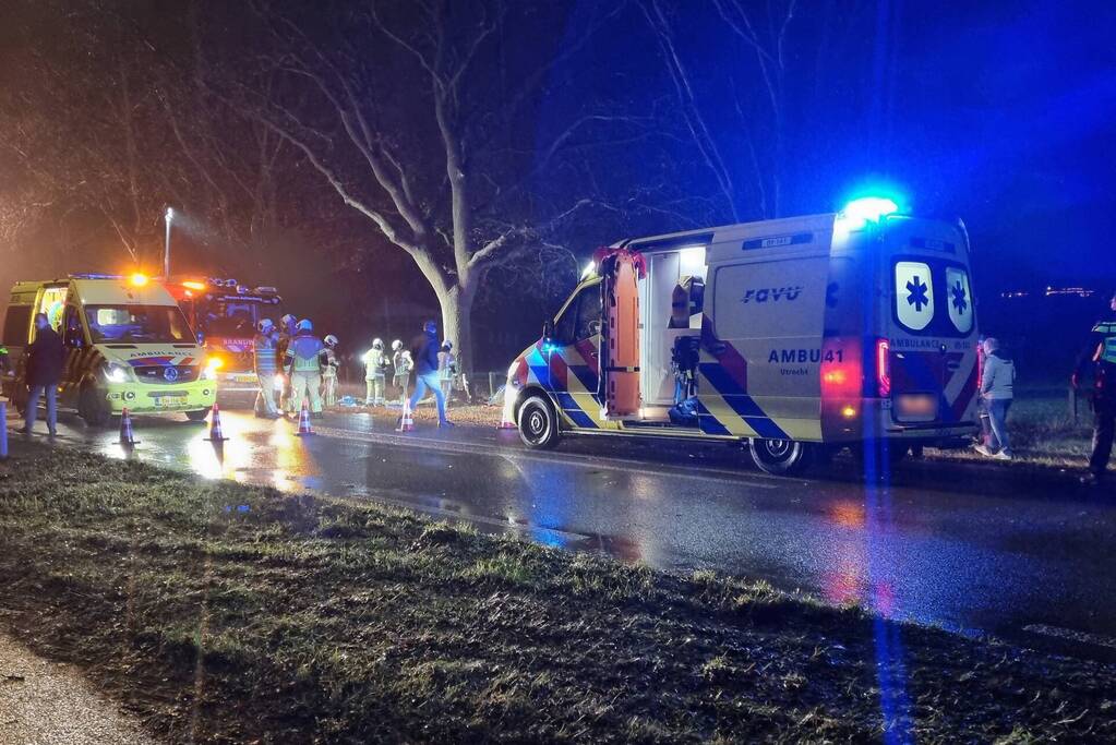 Bestuurder verliest macht over het stuur en komt tot stilstand in sloot