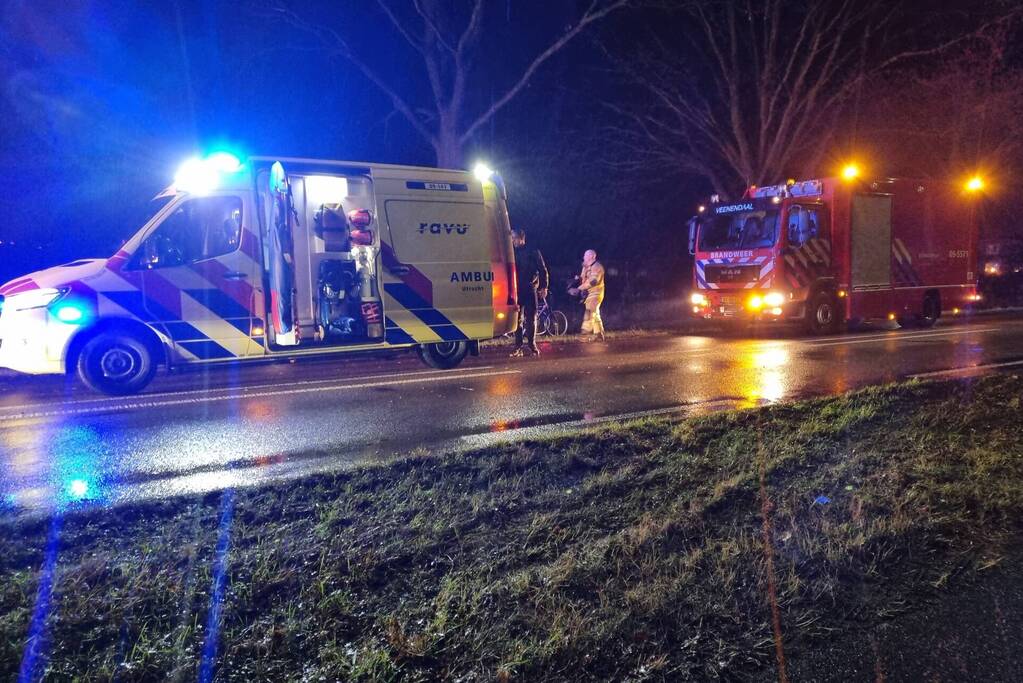 Bestuurder verliest macht over het stuur en komt tot stilstand in sloot