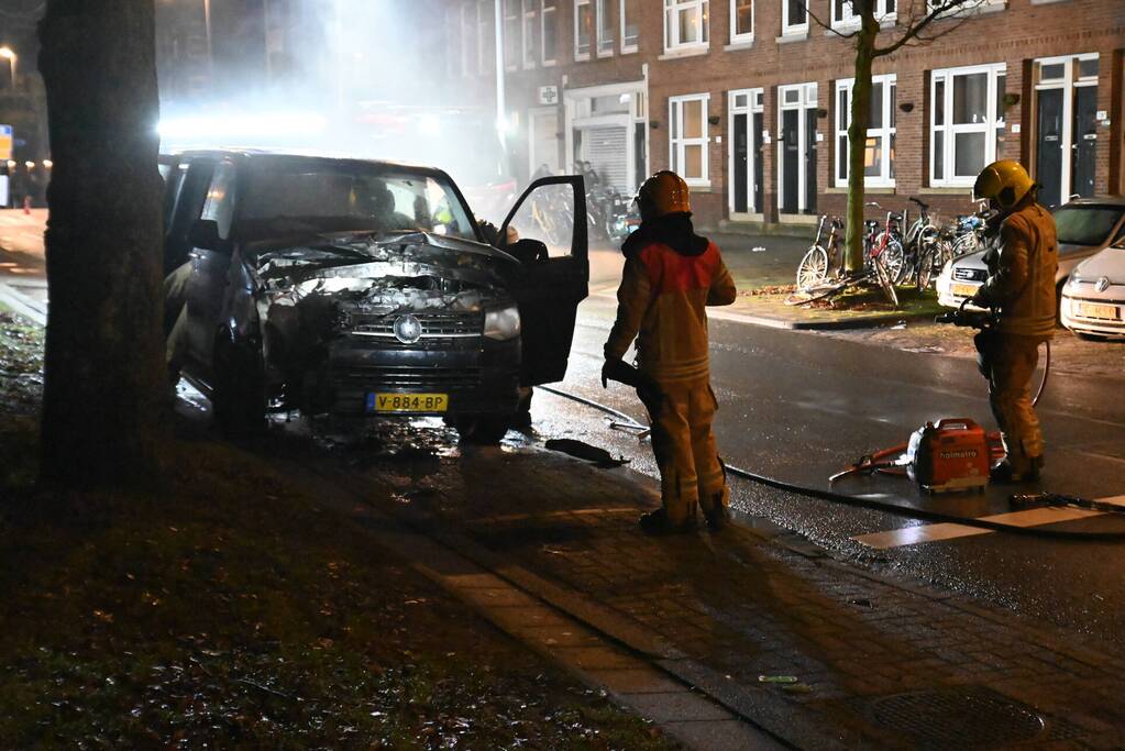 Bestelbus heeft forse schade door brand