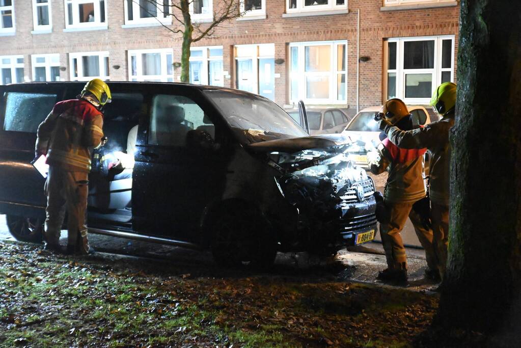 Bestelbus heeft forse schade door brand