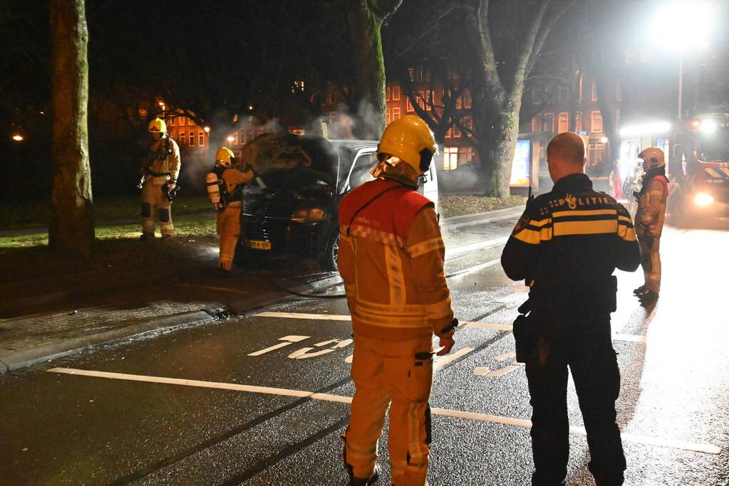 Bestelbus heeft forse schade door brand