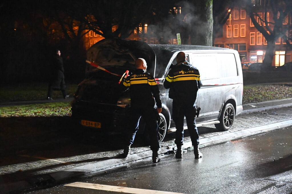 Bestelbus heeft forse schade door brand