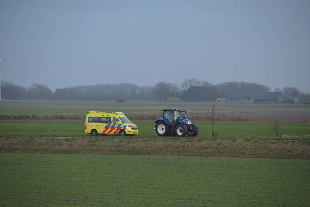 Ambulancehelikopter Medic01 landt in weiland