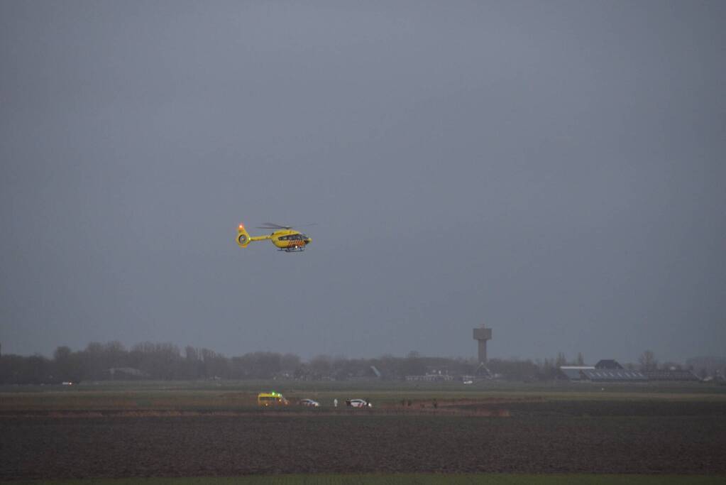 Ambulancehelikopter Medic01 landt in weiland