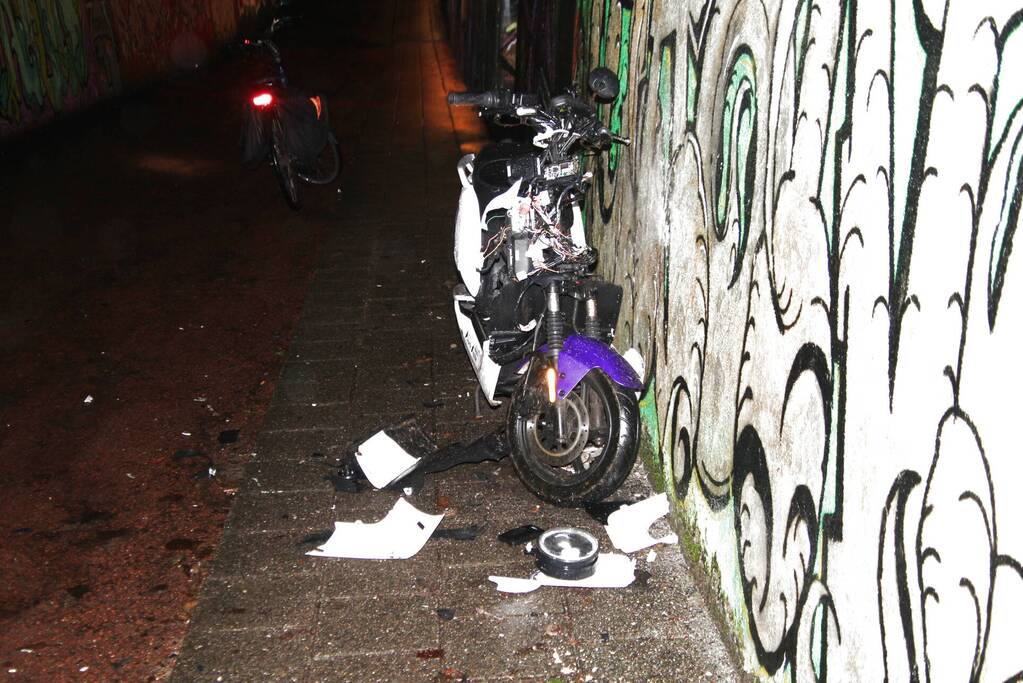 Deelscooter vernield door vuurwerk
