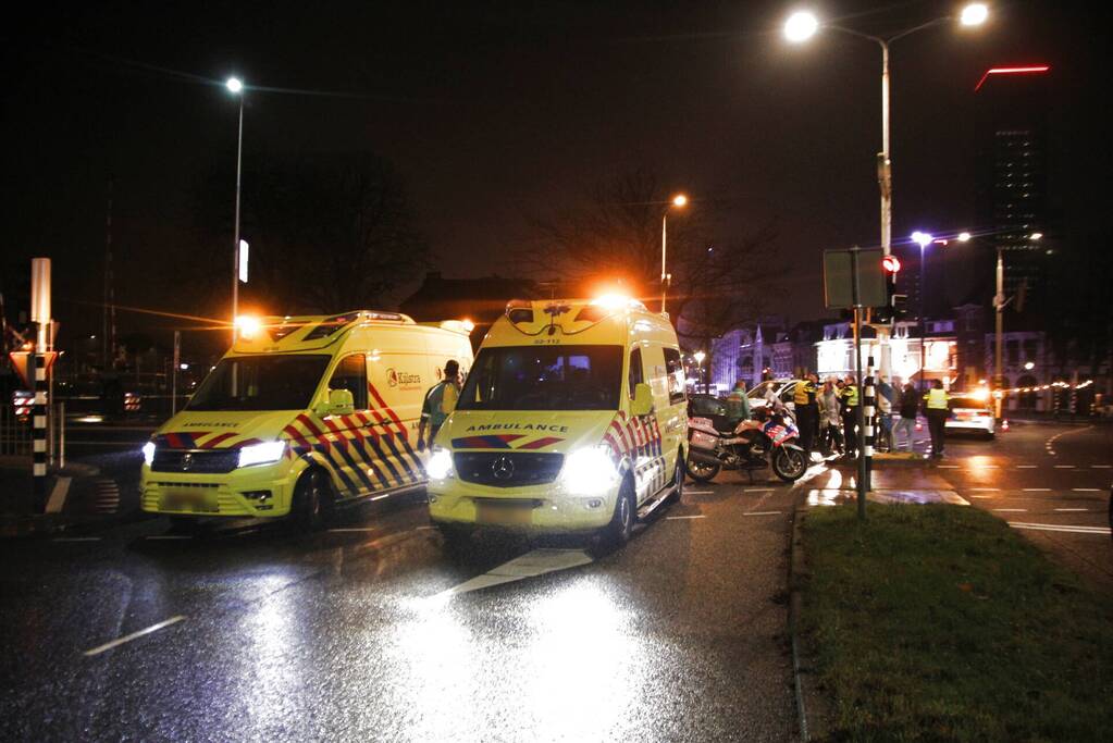 Schade na botsing tussen twee voertuigen