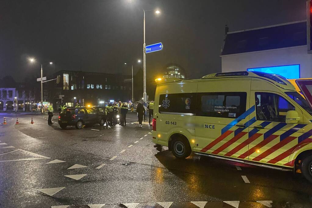 Schade na botsing tussen twee voertuigen