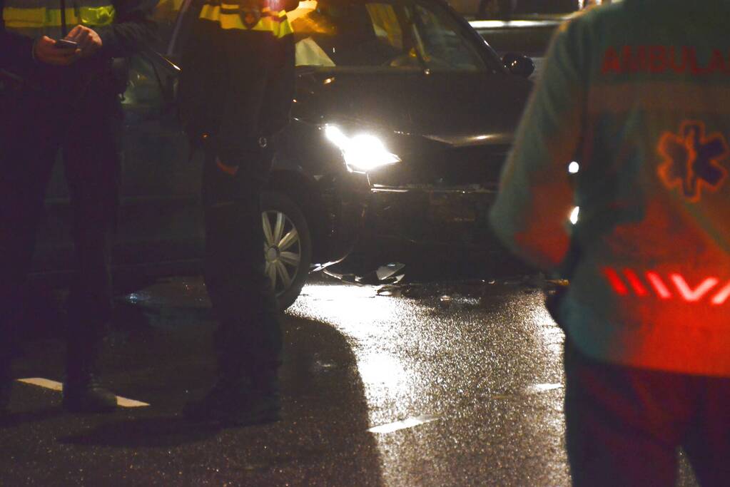 Schade na botsing tussen twee voertuigen