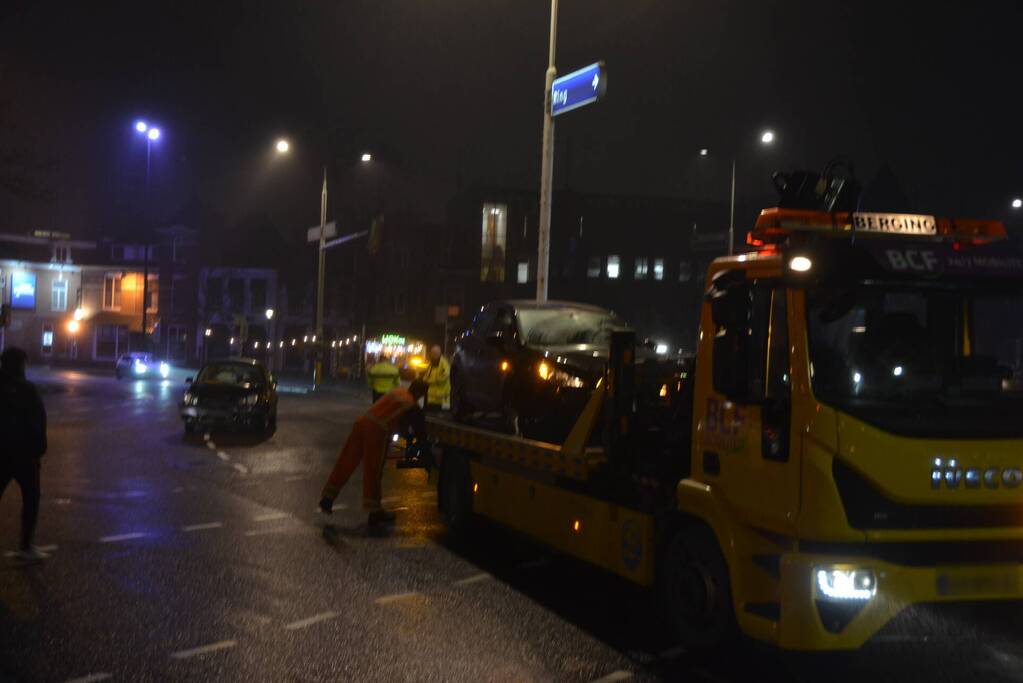 Schade na botsing tussen twee voertuigen