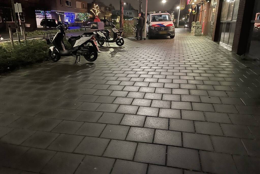 Schade na ongeval tussen auto en scooter
