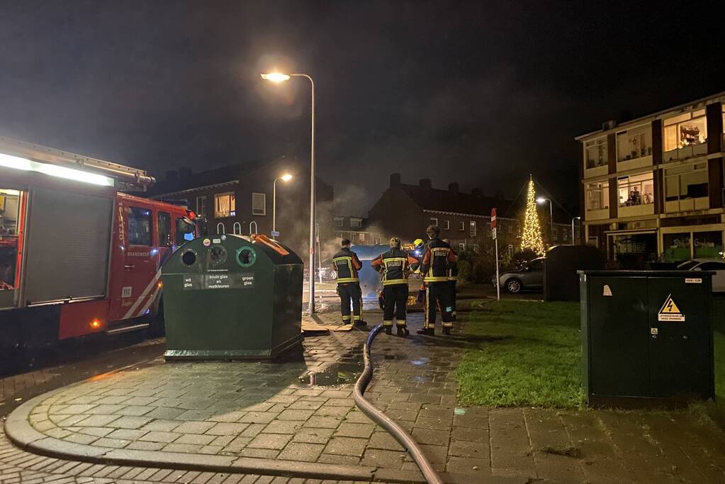 Papiercontainer vliegt in brand