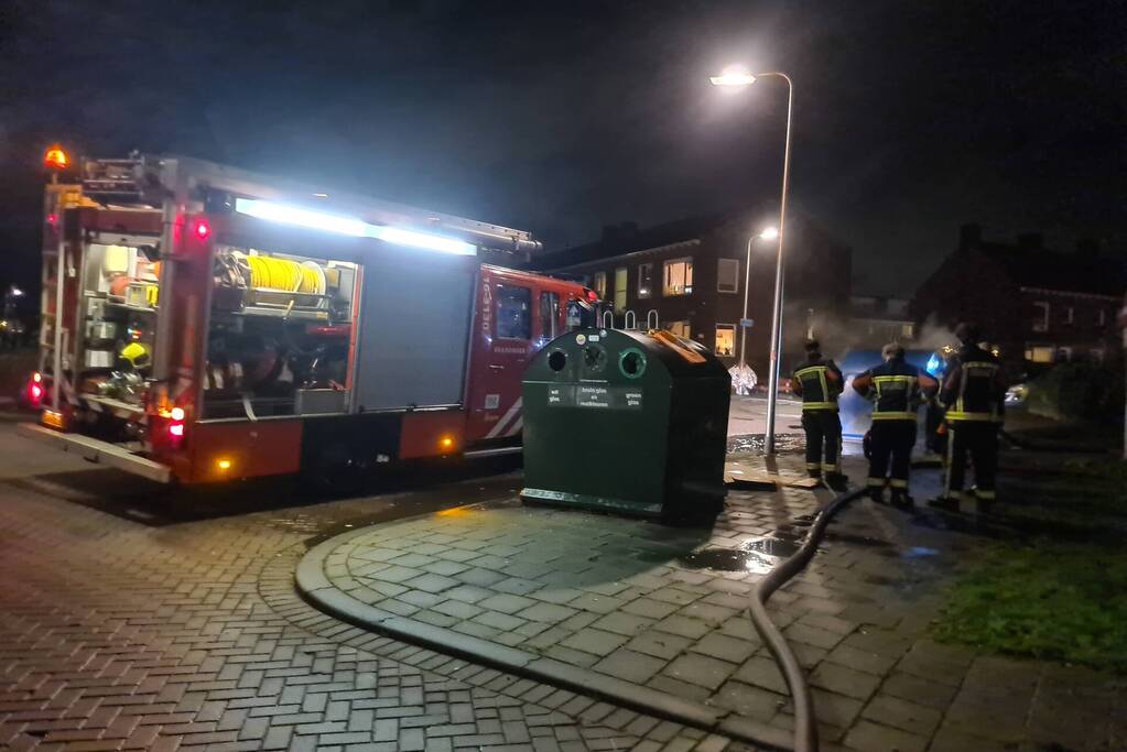Papiercontainer vliegt in brand