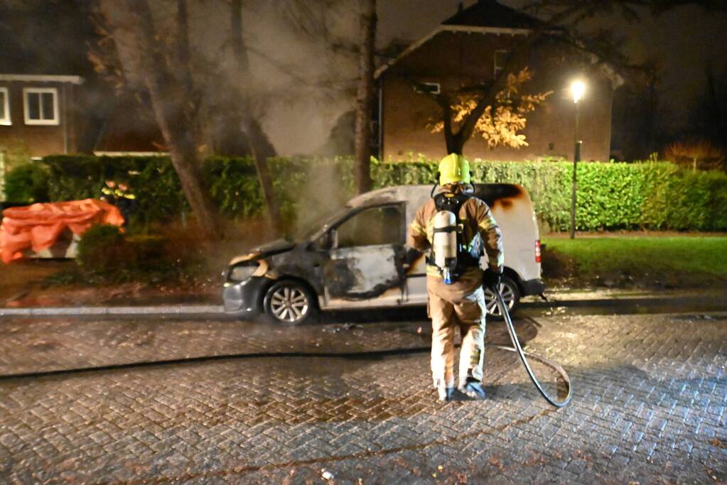 Bestelauto verwoest door brand