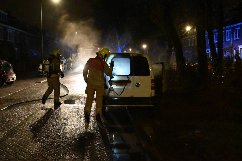 Bestelauto verwoest door brand