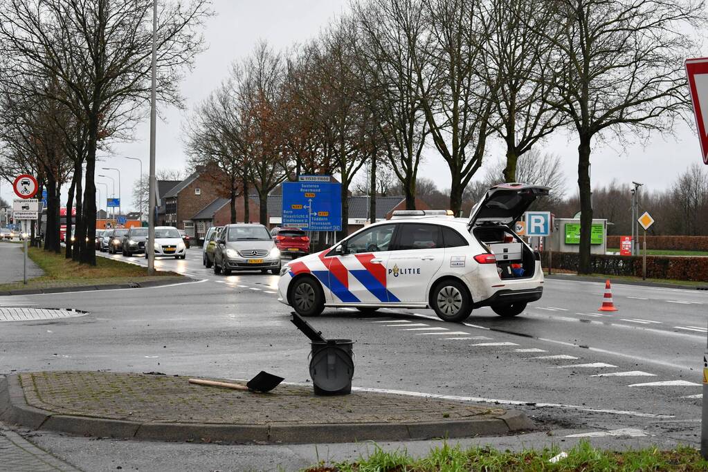 Schade bij aanrijding tussen twee auto's