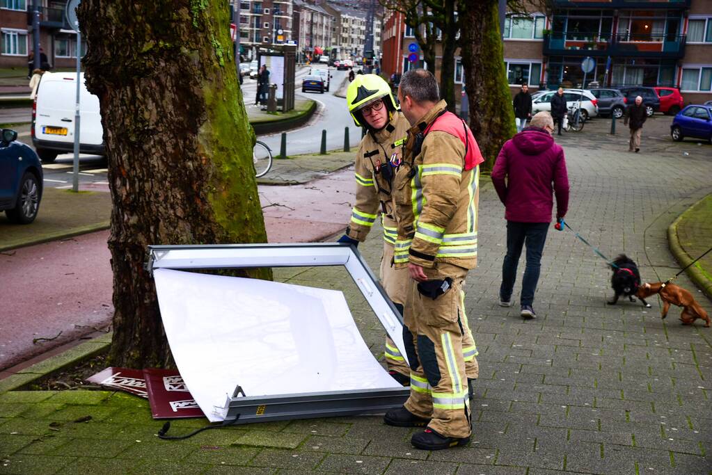 Lichtmastreclame waait los