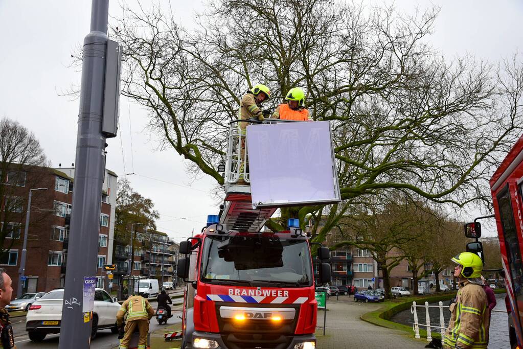 Lichtmastreclame waait los