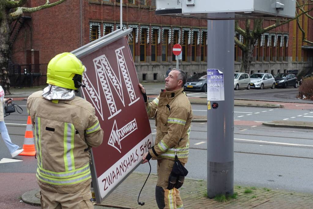 Lichtmastreclame waait los