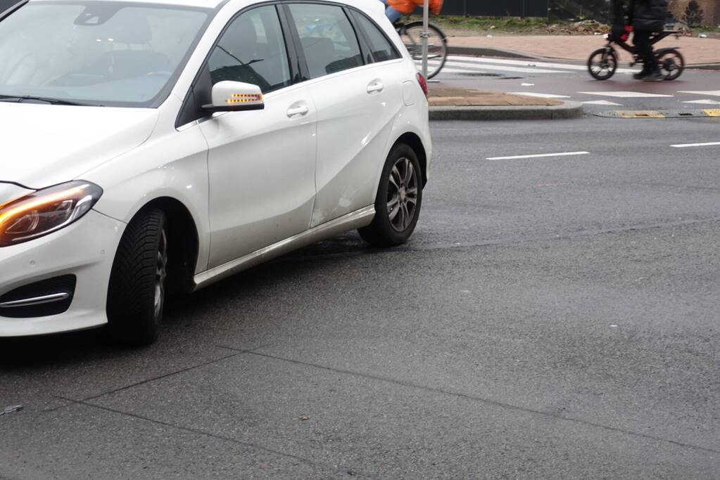 Flinke schade bij aanrijding op kruising