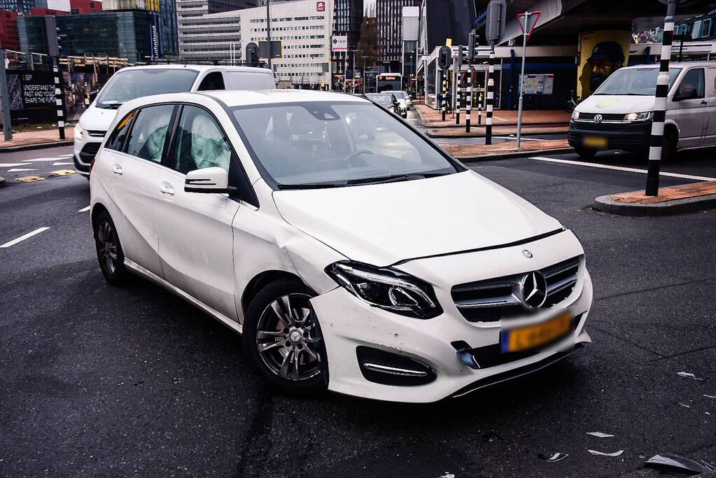 Flinke schade bij aanrijding op kruising